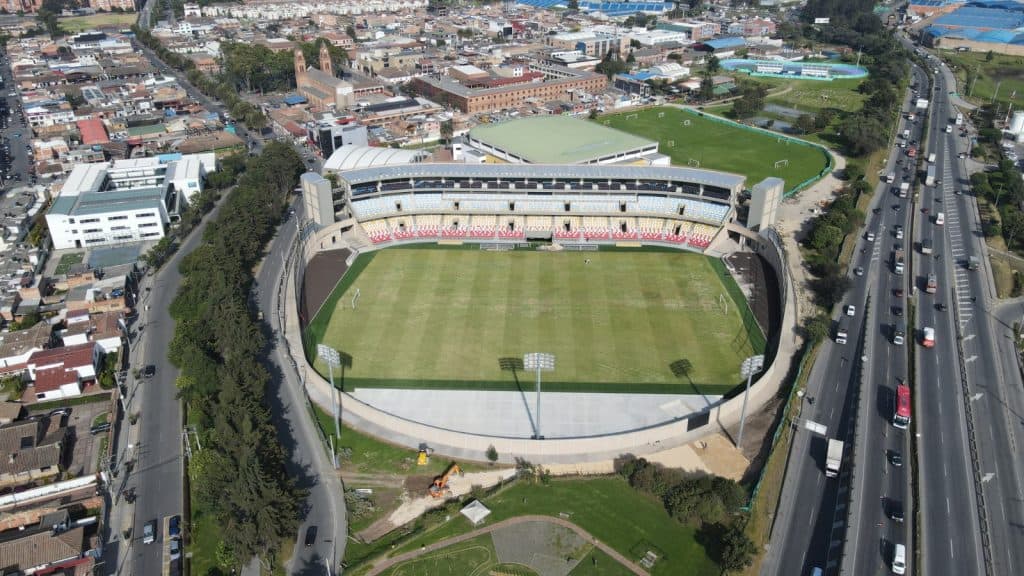 Vista de estadio con sistema de iluminación en Mosquera