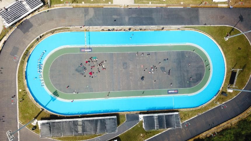 Vista general de patinódromo con iluminación en Ibagué