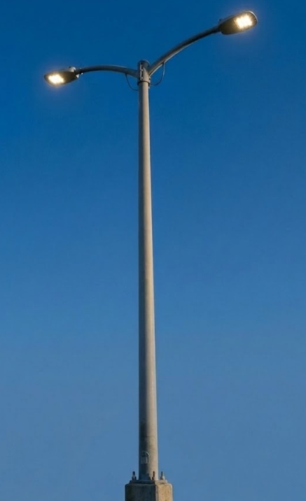 Poste de fibra de vidrio con luminarias LED